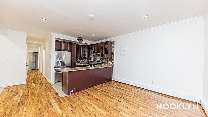 1st image of 576 Quincy Ave #2