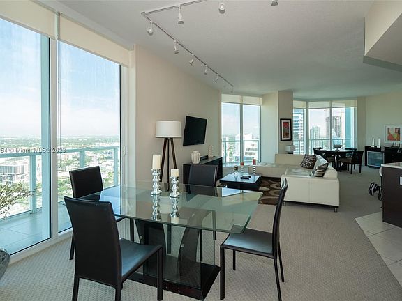 4th image of 1900 N Bayshore Dr APT 4414