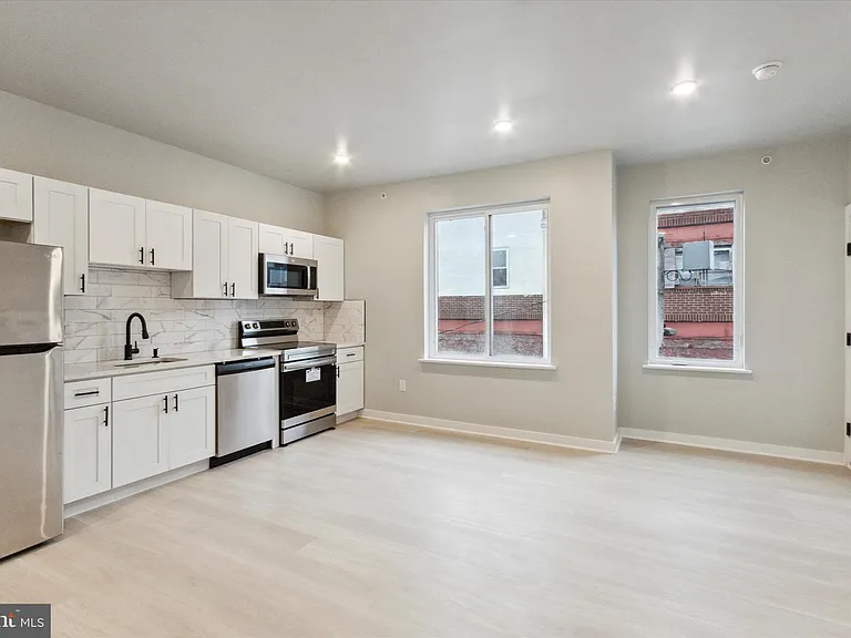316 S 52nd St #6 — Photo 1