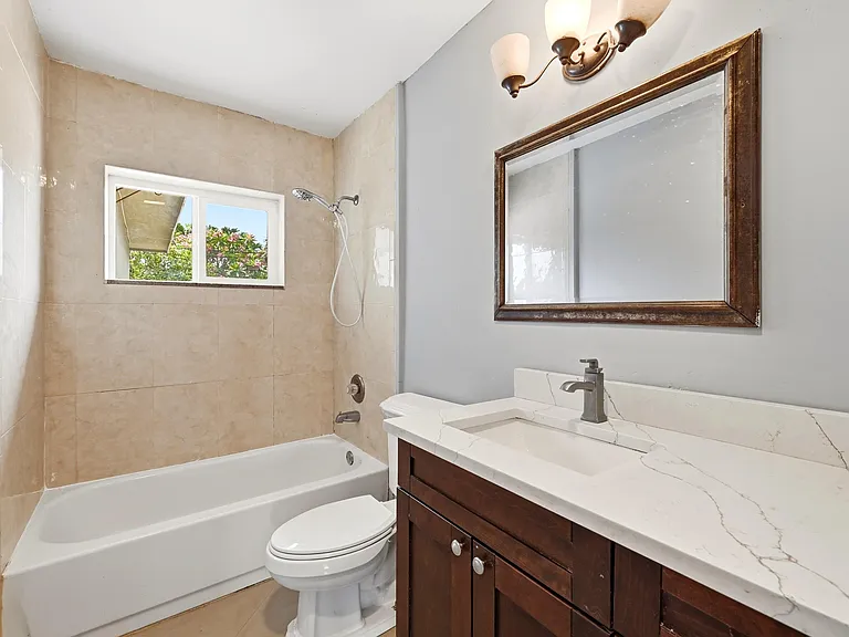 740 E Evanston Cir — Photo 32