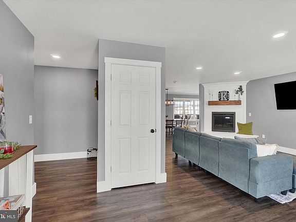 4th image of 1048 Keller Rd