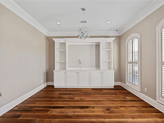 5th image of 6221 Louisville St