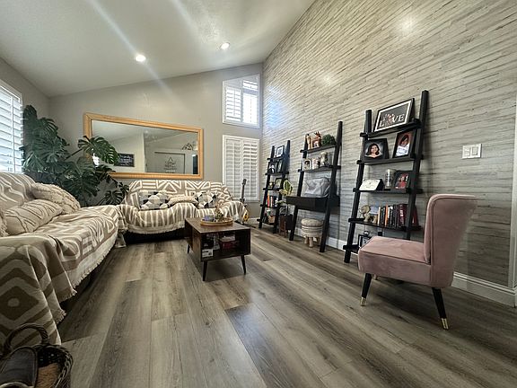 4th image of 3739 Arlington Cir
