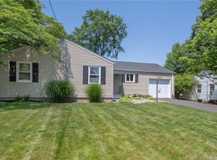 18 Sky View Dr, West Hartford, CT 06117