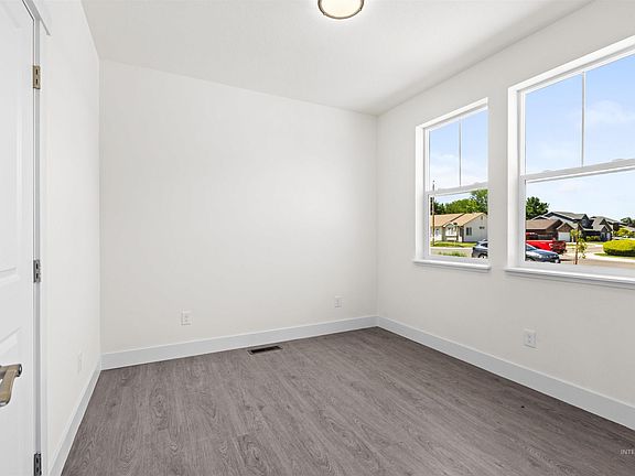 5th image of 1207 W Blaine Ave