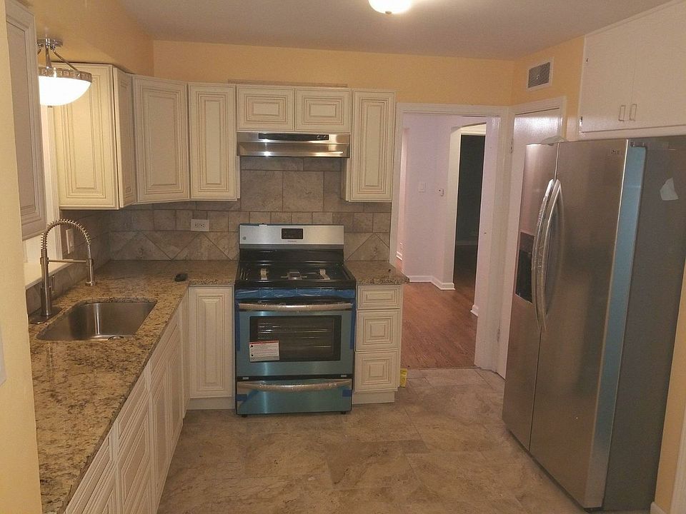 2nd image of 3605 W 79th Pl
