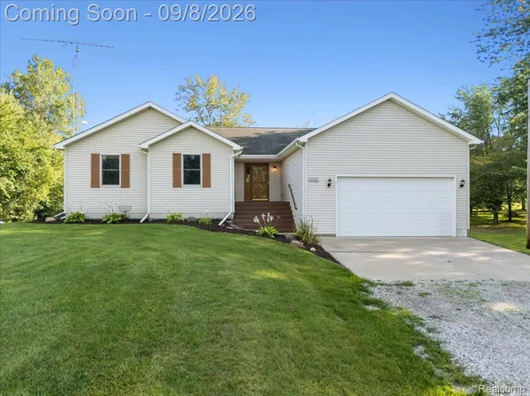 5747 Chase Lake Rd, Fowlerville, MI 48836