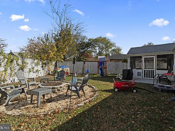 5th image of 185 Fairfax Dr