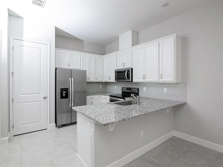 13825 Lippman Aly — Photo 9