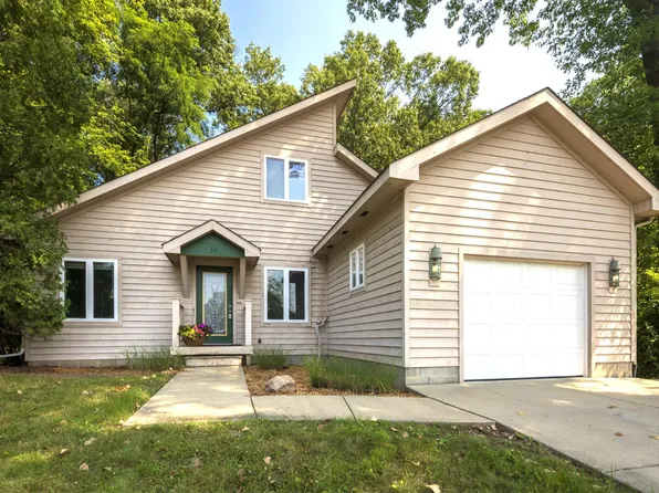 10 Knoelke Dr, Porter, IN 46304