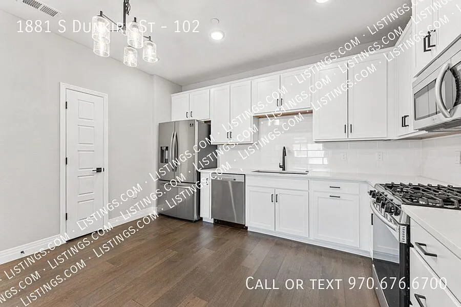No Stairs! Main Level 2 Bed 2 Bath Condo near Buckley! Detached garage included! — Photo 2