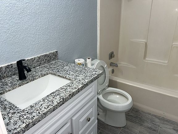5th image of 4804 Cedarhill Cir APT B