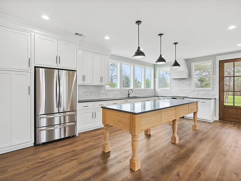 134 Crawford Rd — Photo 4