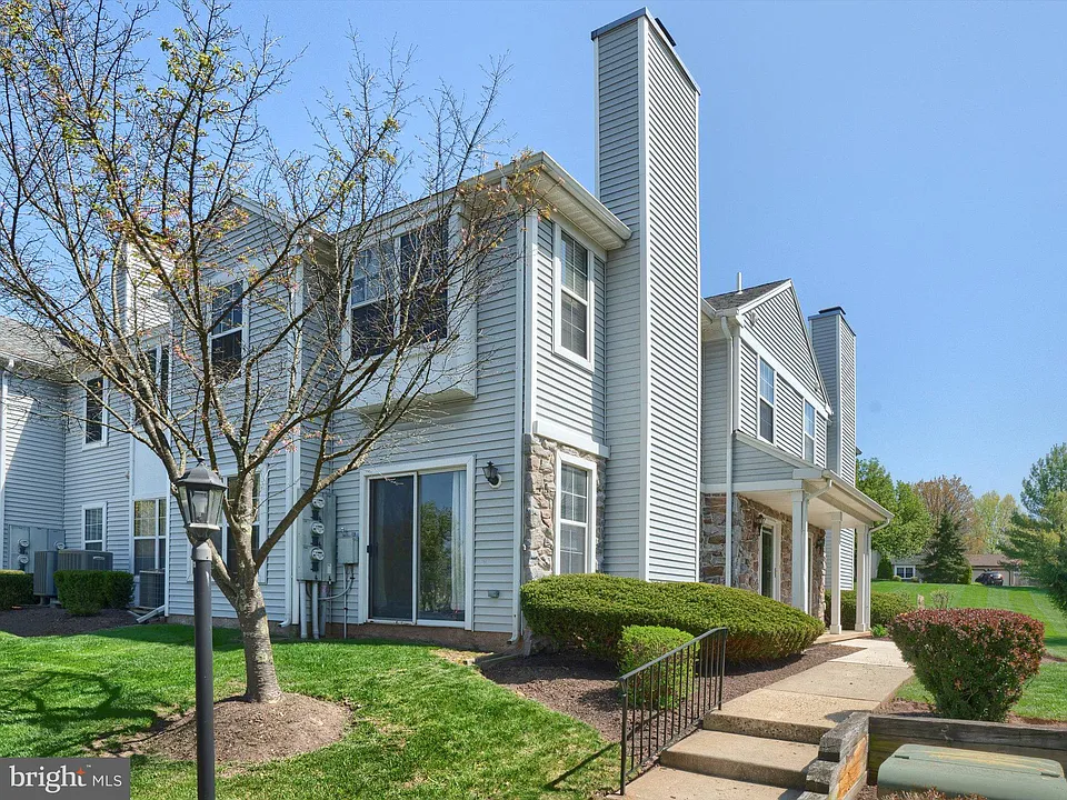 110 Mews Dr #110