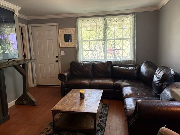 2nd image of 2244 Valley View Rd