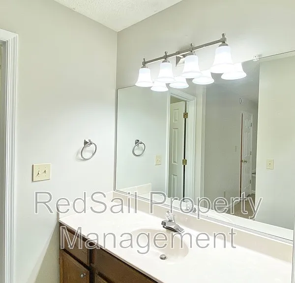 110 Souverain Lndg — Photo 16
