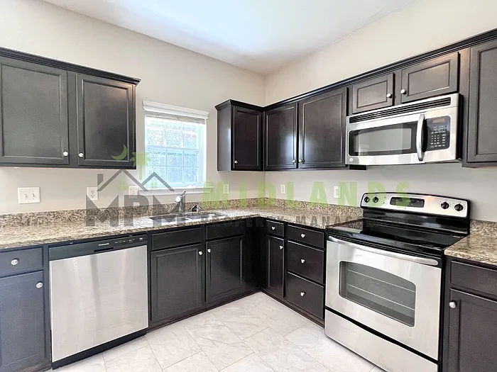 464 Edenhall Dr — Photo 15