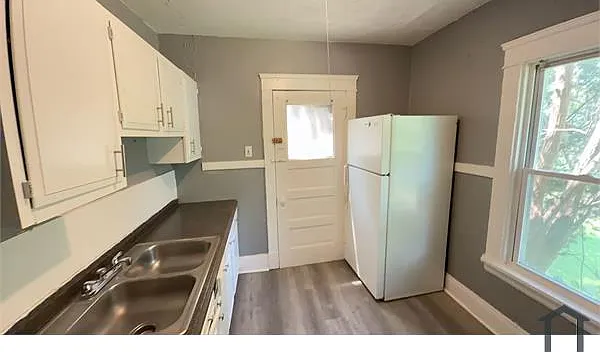 2 bed, $1,000 — Photo 2