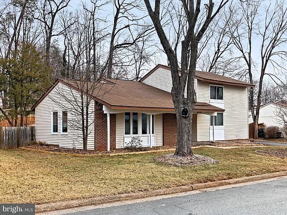 2nd image of 213 W Meadowland Ln