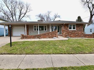 804 S Creve Coeur Ave, Creve Coeur, IL 61610