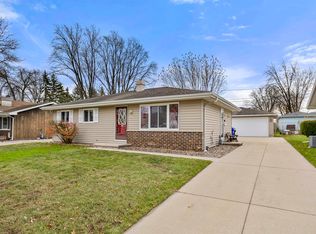 521 E Harding Dr, Appleton, WI 54915