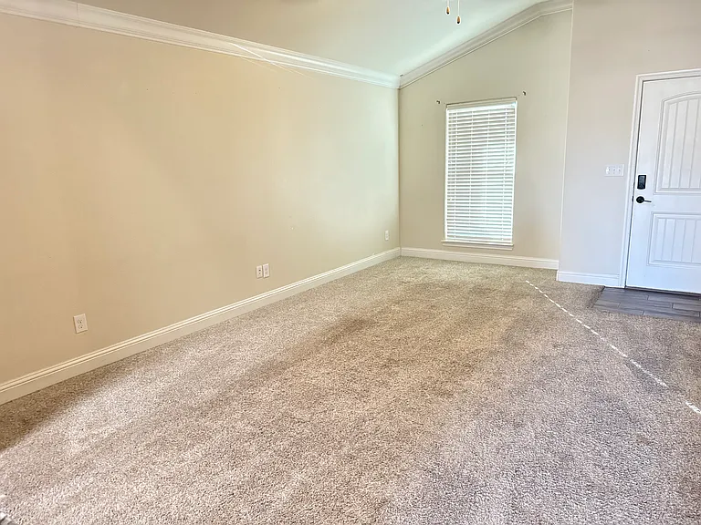 6918 Corral Dr — Photo 8