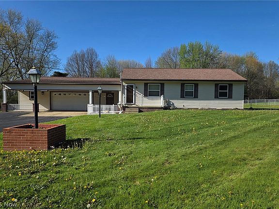 2nd image of 2559 Wilson Sharpsville Rd