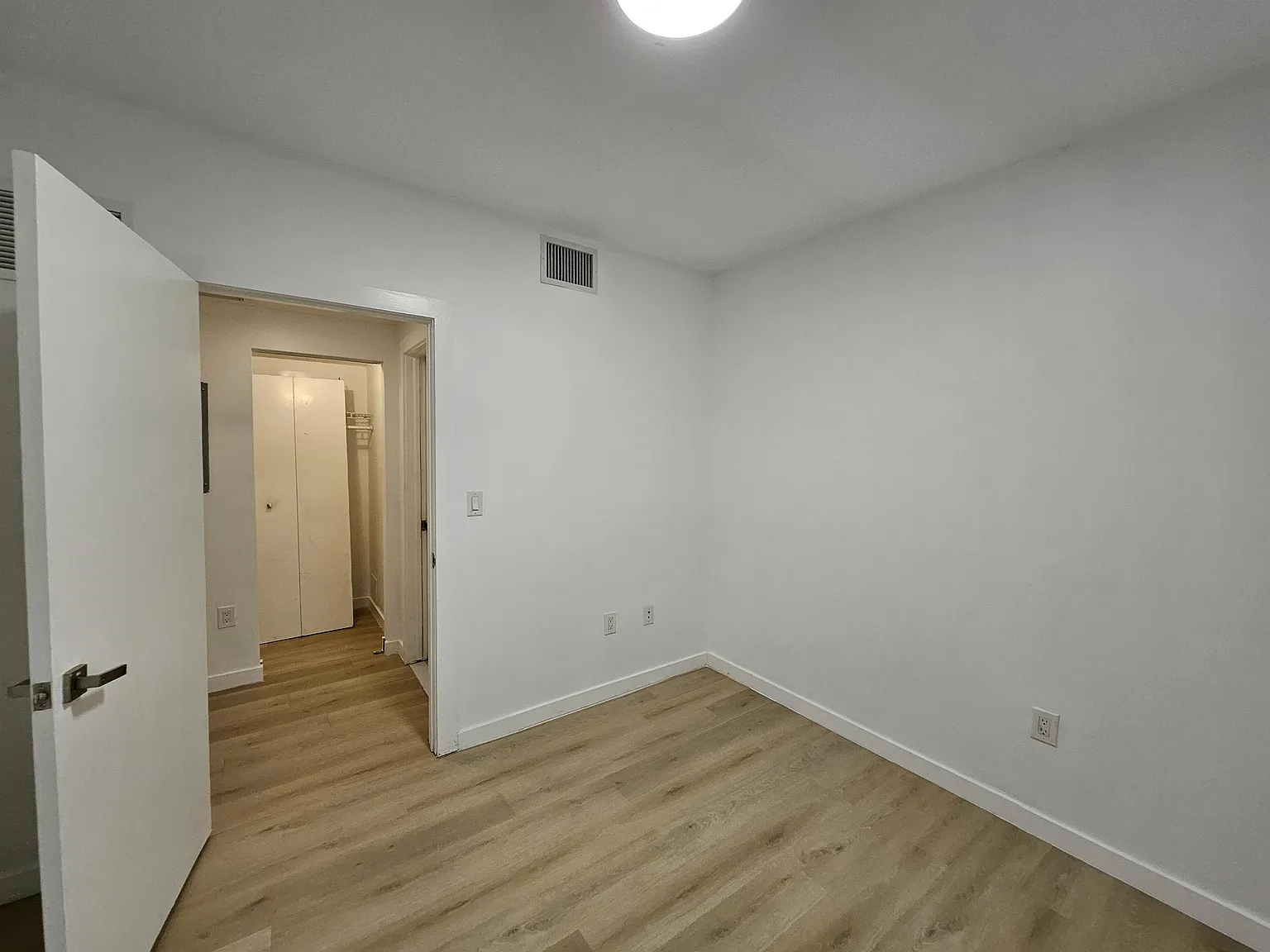 557 Michigan #211 PK #4 - 1 — Photo 4