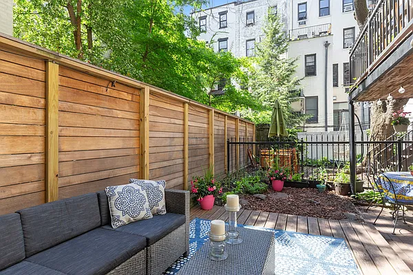 Sold by Compass | media 22