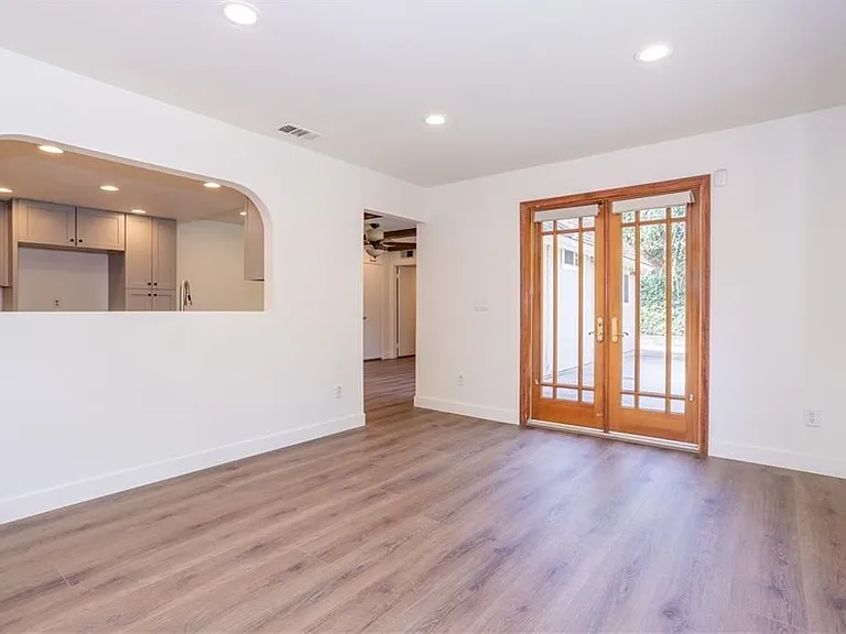 11300 Yolanda Ave — Photo 6