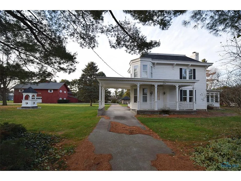 6330 N River Rd photo 1