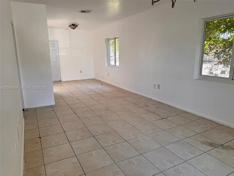 8301 NW 5th Ave #8301 — Photo 2