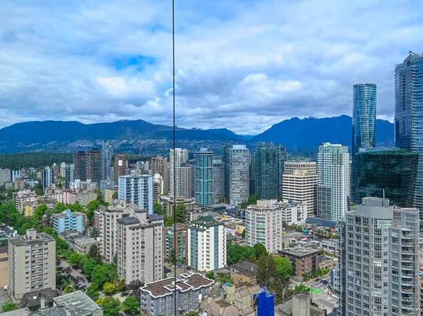 1033 Nelson St #2808, Vancouver, BC V6E 0E5