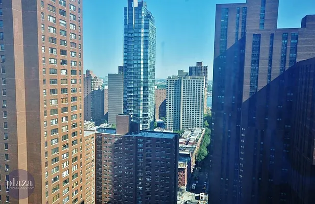 Rented by Plaza Real Estate Group | media 20