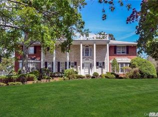 21 Crickett Ln, Great Neck, NY 11024