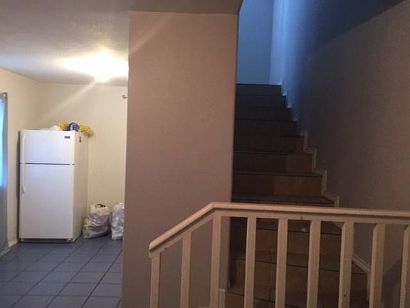 5th image of 914 S 4th Ave