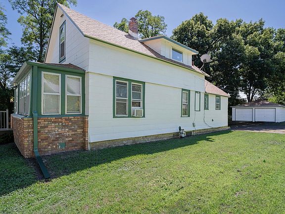 2nd image of 568 Lawson Ave W