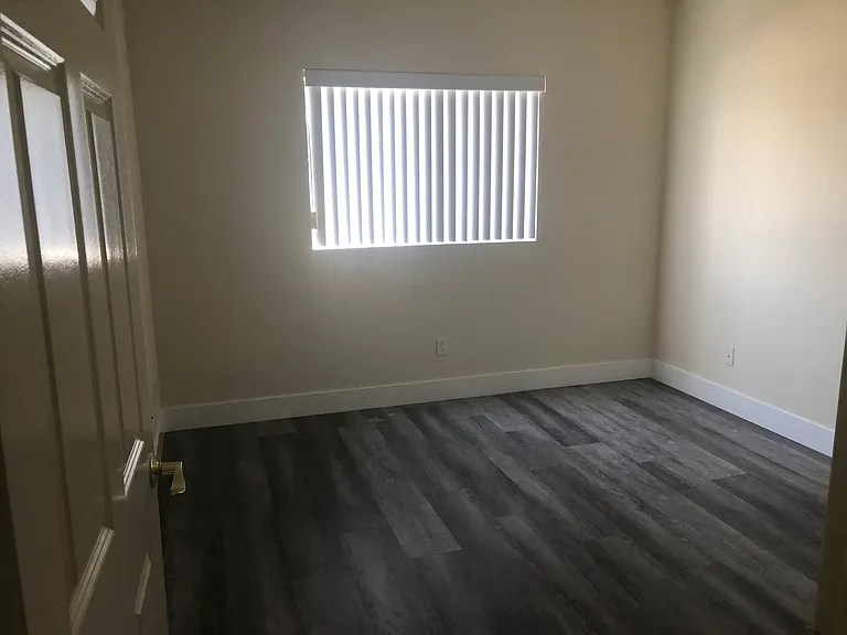1426 Brockton Ave — Photo 15