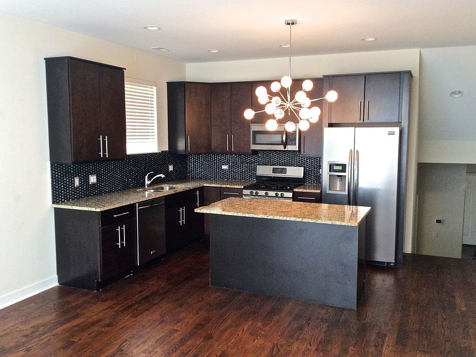 1st image of 3648 W Montrose Ave APT 3E