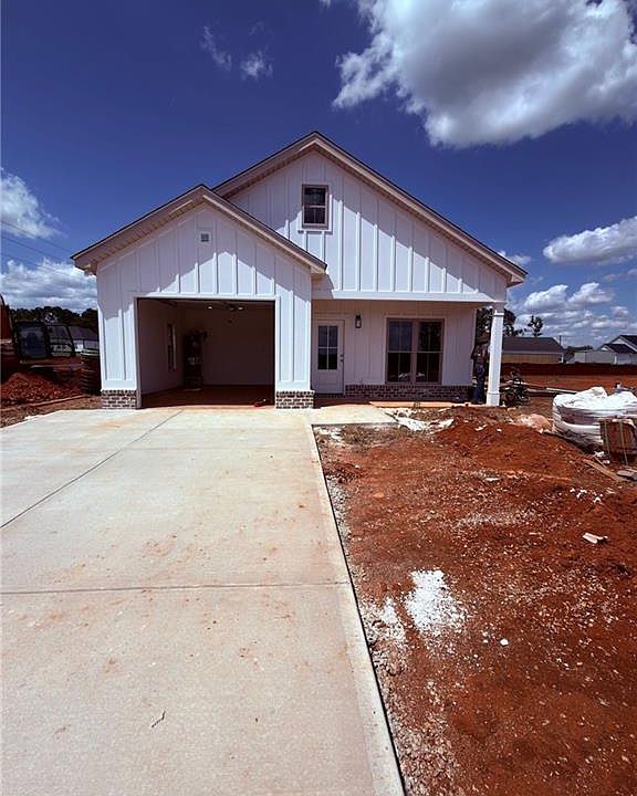 1st image of 1101 Clara Dr E