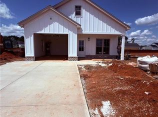 1101 Clara Dr E, Valley, AL 36854