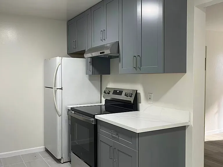 2119 Central Ave #C — Photo 15
