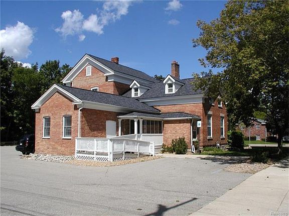 4th image of 213 W Huron St