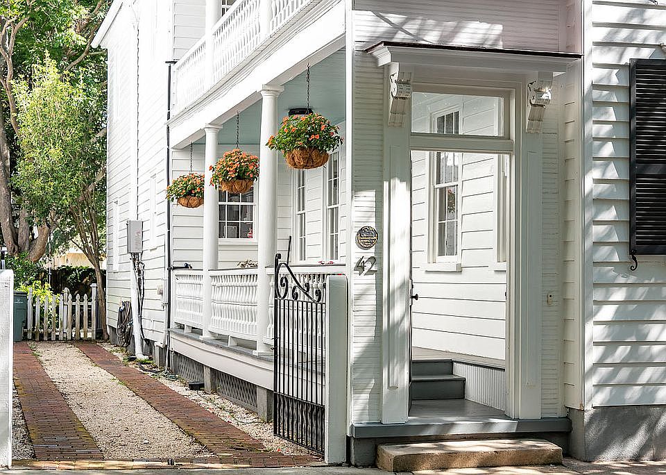 2nd image of 42 Warren St