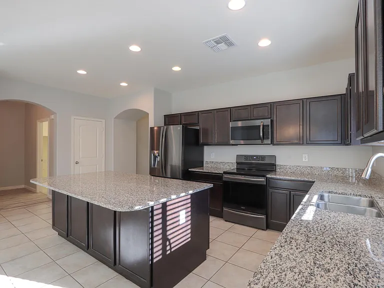 752 W Silver Reef Dr — Photo 8