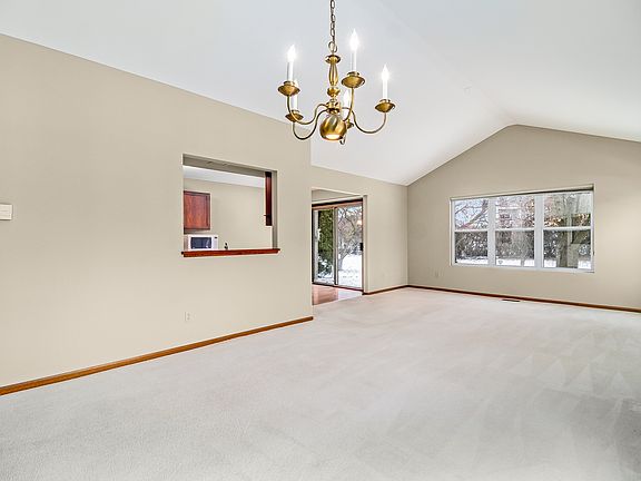 3rd image of 1652 Lexington Dr
