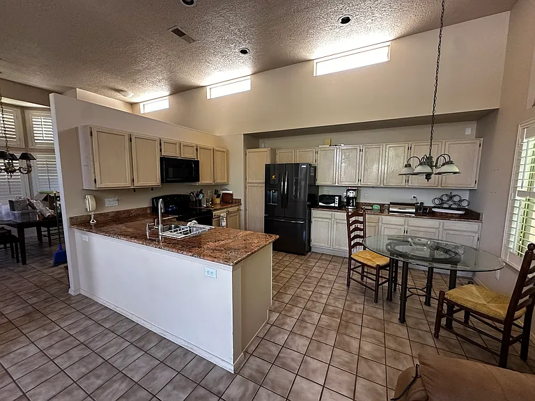 11201 Malaguena Ln NE — Photo 4