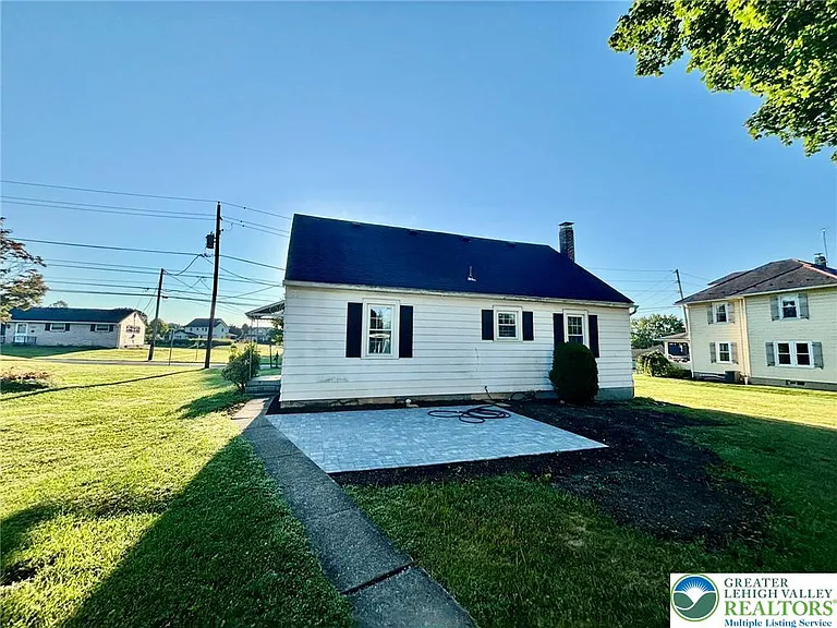 23 Schoeneck Ave — Photo 3
