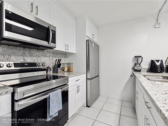 3rd image of 506 Buttonwood Ln