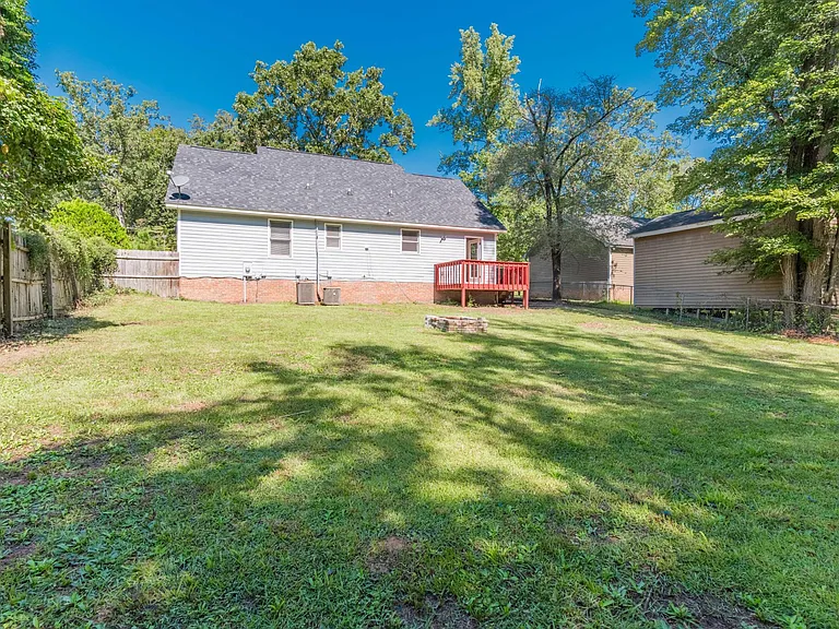 108 Dutch Dr — Photo 43